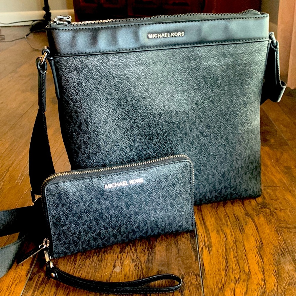 Michael Kors crossbody purse + wristlet